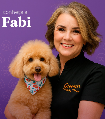 Fabi, fundadora da Mon Chou Chou, ao lado de um cachorro